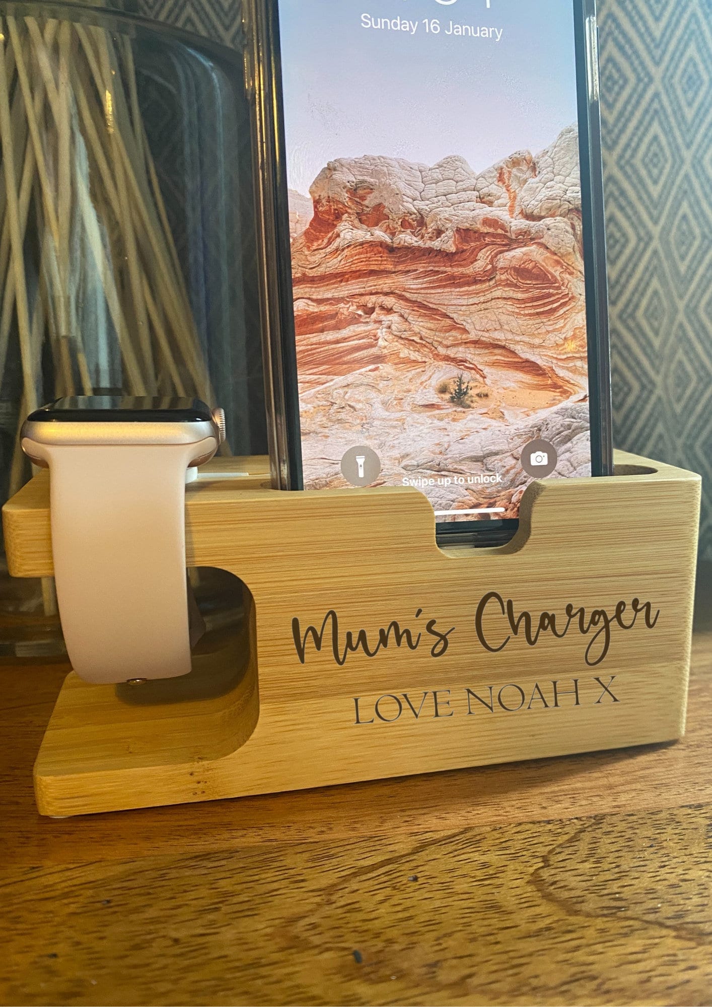 Lua Nova Charging Stations Mum's Charger - Bamboo Apple Watch & Mobile iPhone Charging Station
