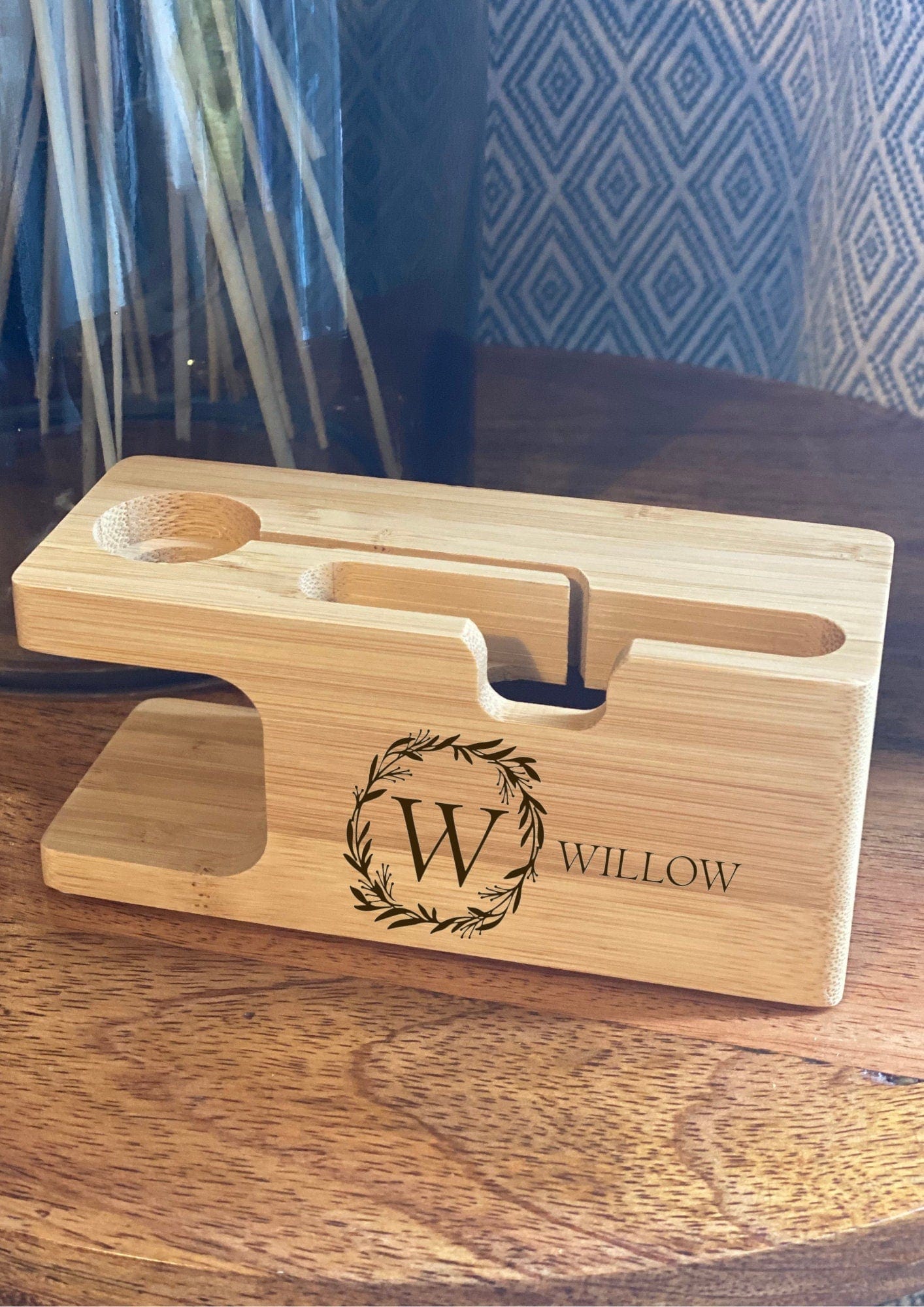 Lua Nova Charging Stations Personalised Monogram - Apple Watch and Mobile Charging Station